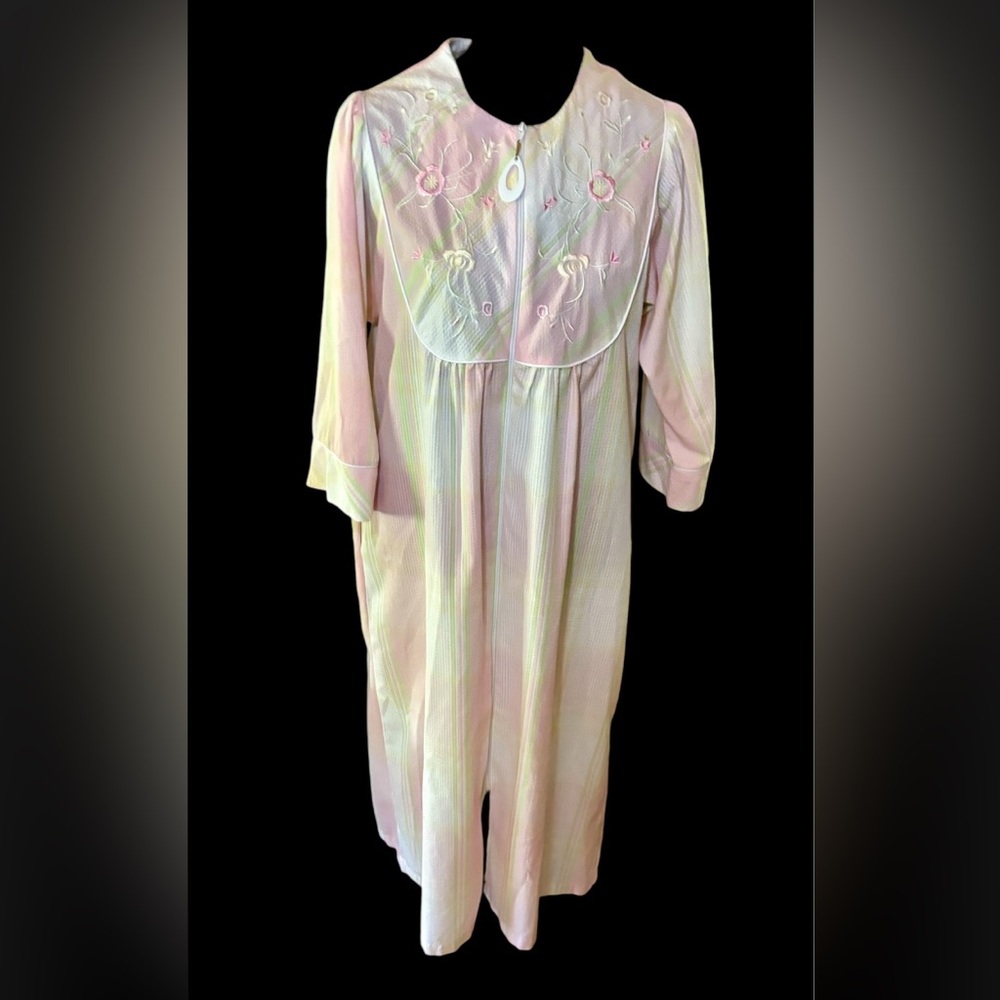 🔥Miss Elaine Seersucker Full Zip Robe/Mumu with Embroidery🔥